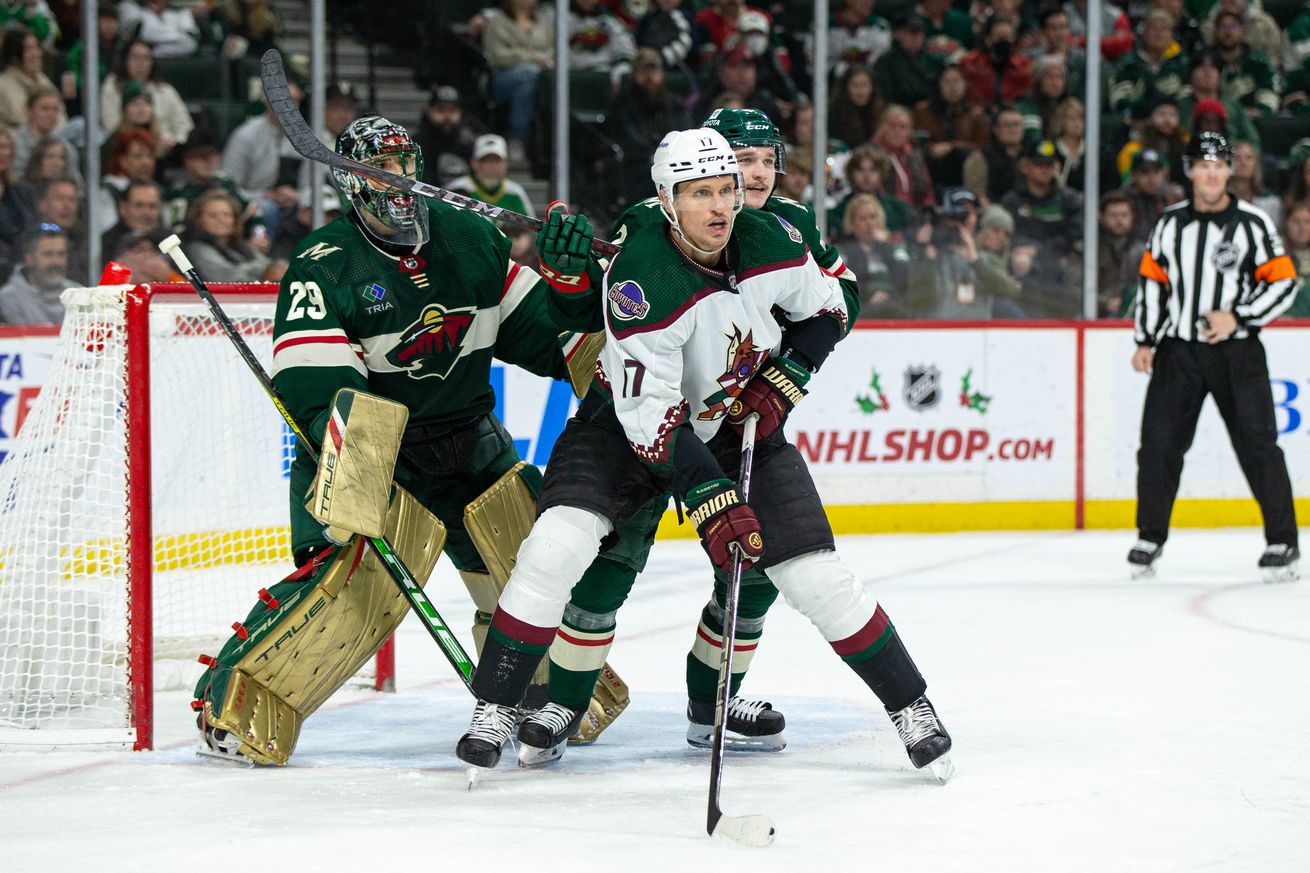 NHL: NOV 27 Coyotes at Wild