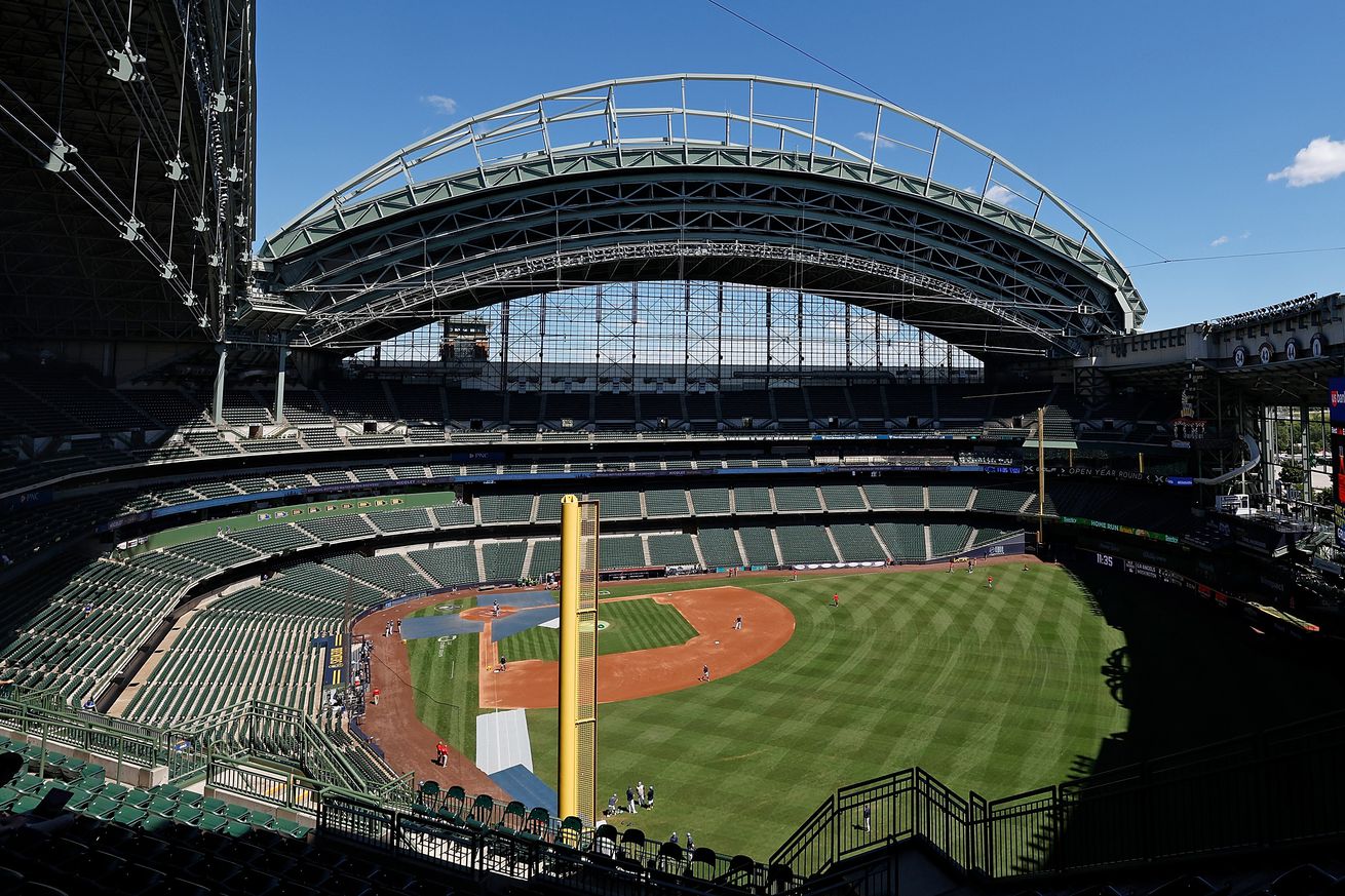 Cincinnati Reds v Milwaukee Brewers