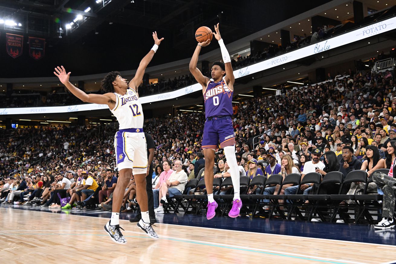 Phoenix Suns v Los Angeles Lakers