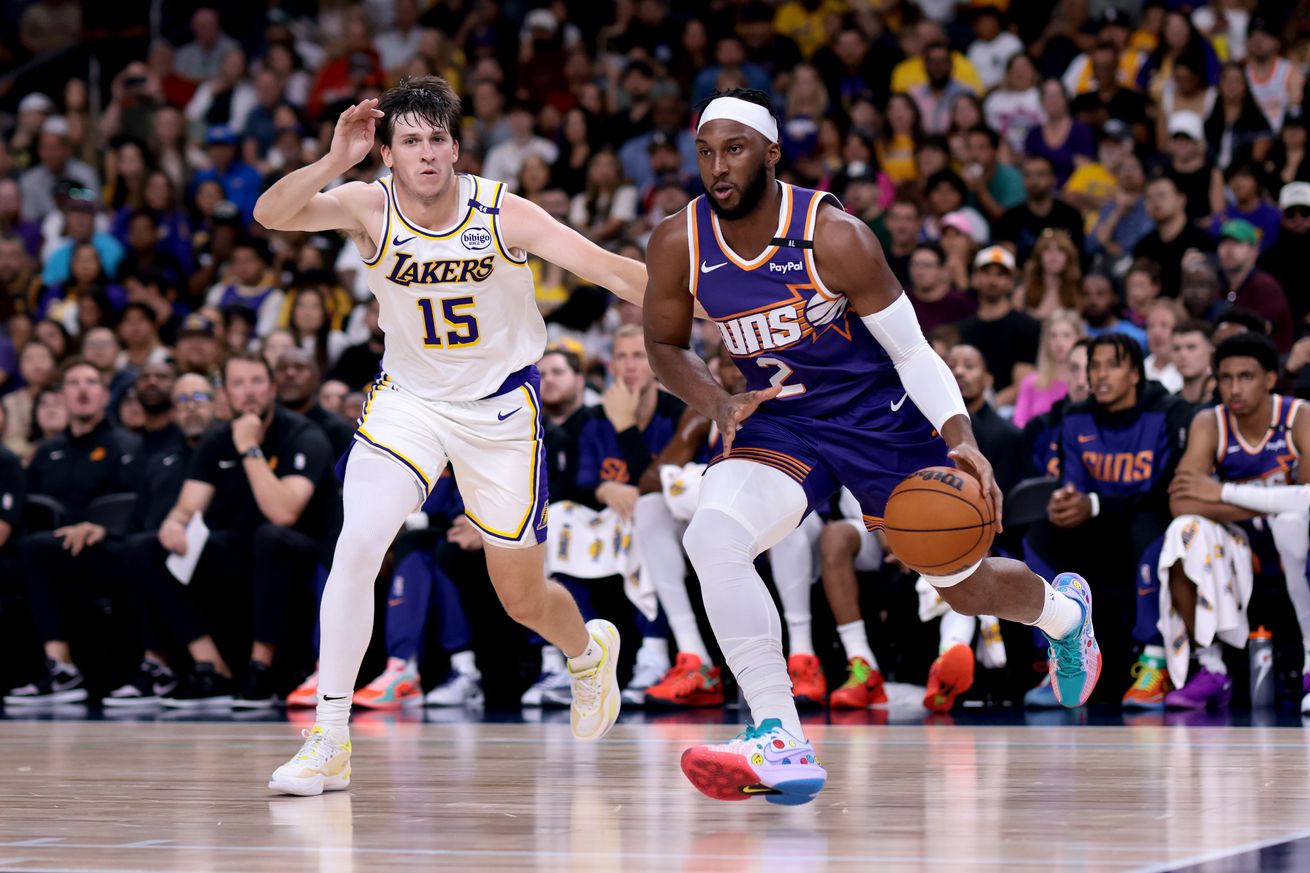 Phoenix Suns v Los Angeles Lakers