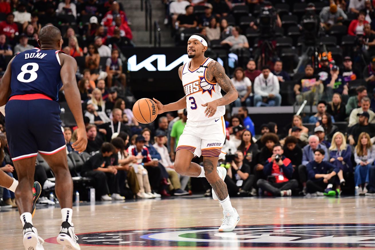 Phoenix Suns v Los Angeles Clippers