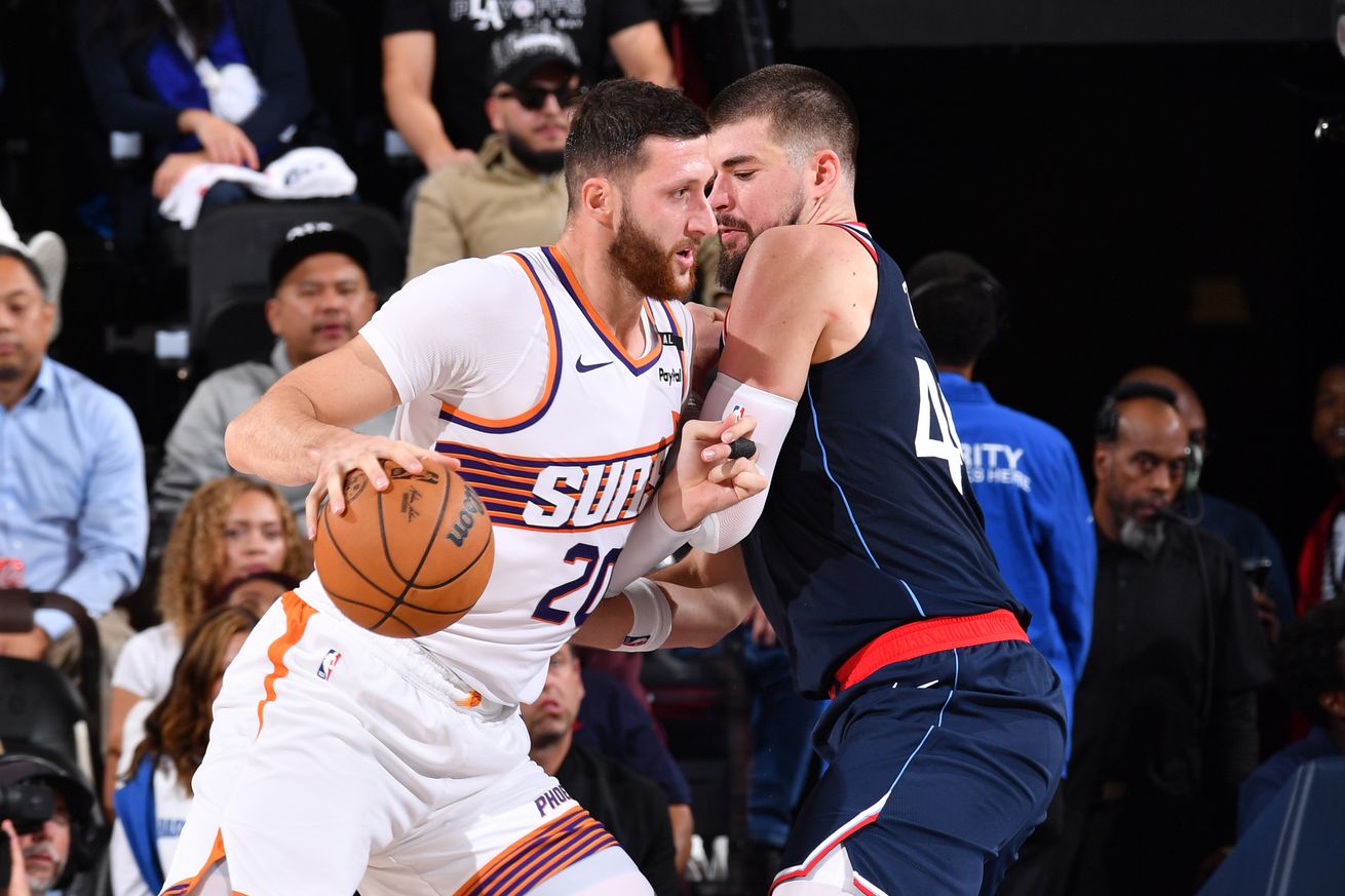 Phoenix Suns v Los Angeles Clippers