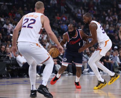 Phoenix Suns v Los Angeles Clippers