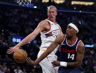 Phoenix Suns v Los Angeles Clippers