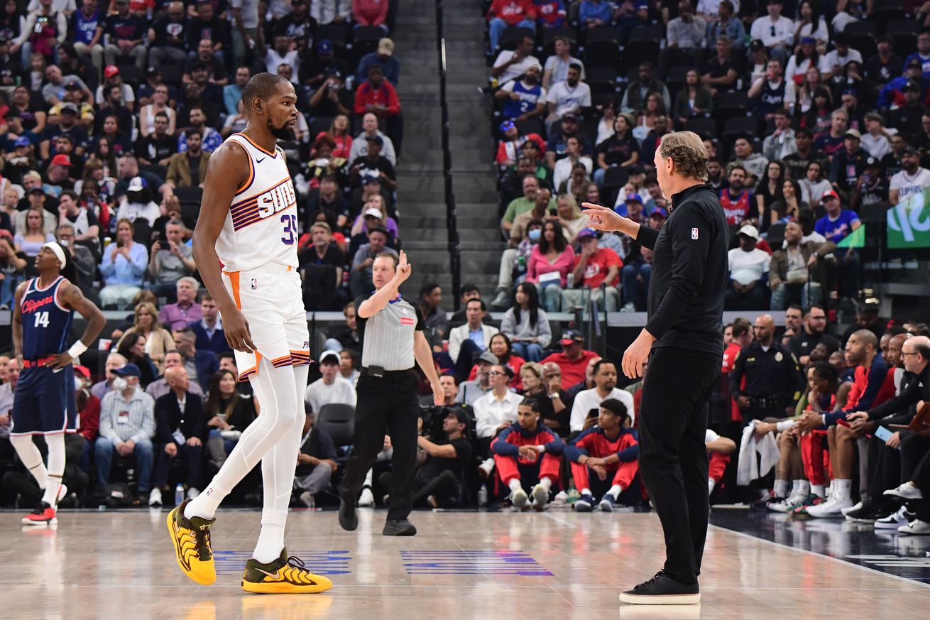 Phoenix Suns v Los Angeles Clippers