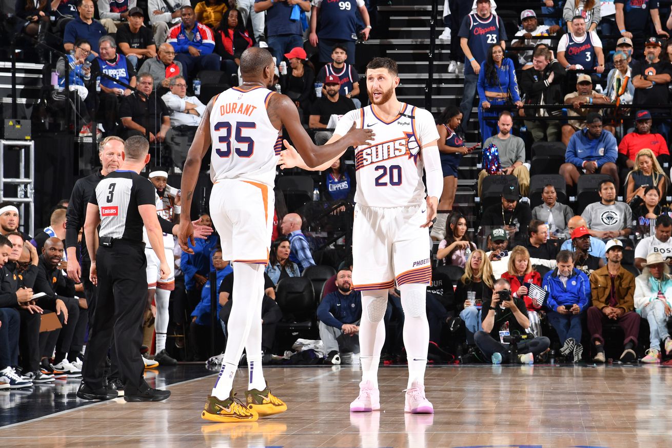 Phoenix Suns v Los Angeles Clippers