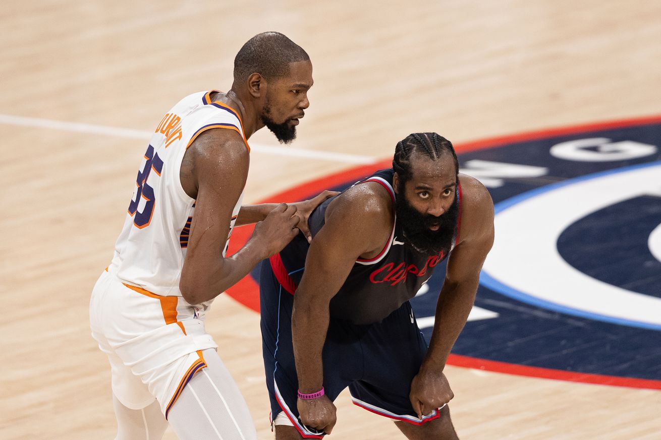 Phoenix Suns v LA Clippers