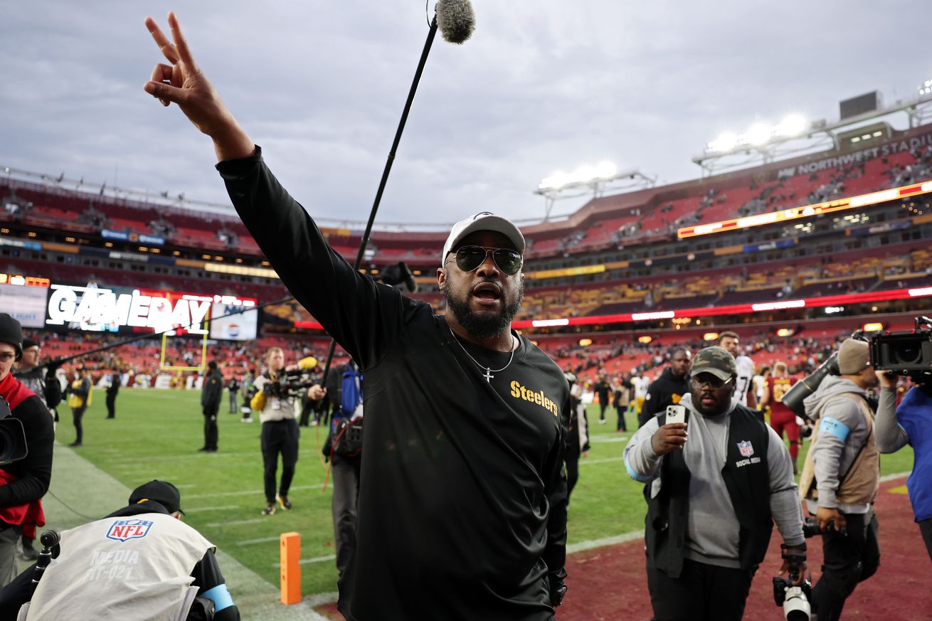 Pittsburgh Steelers v Washington Commanders