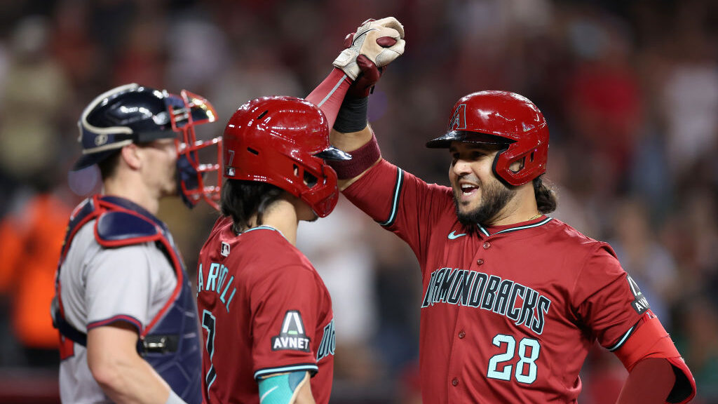 Diamondbacks pick up club option for Eugenio Suarez, per report