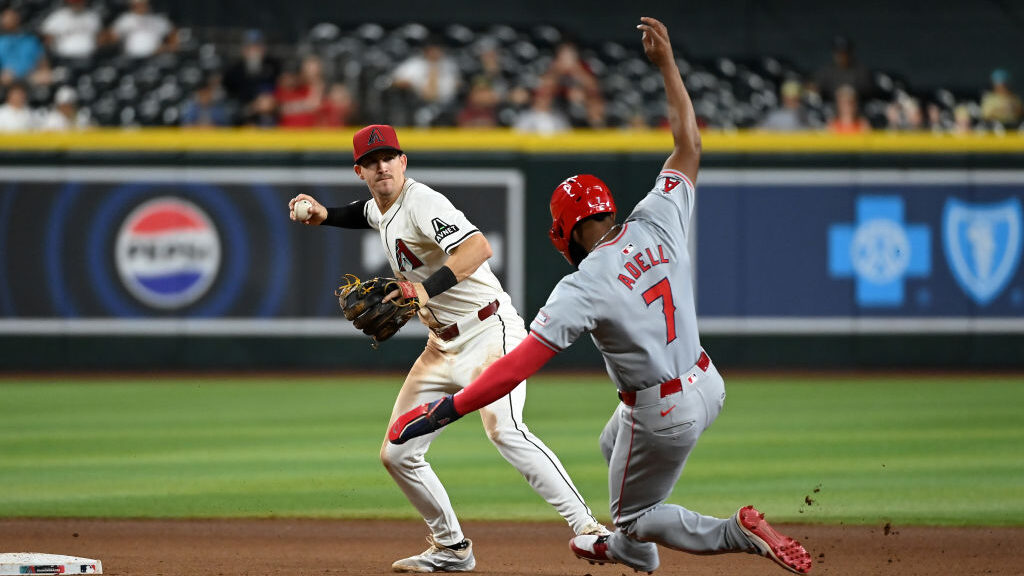 Diamondbacks' Kevin Newman makes impressive diving play, helps turn 2 vs. Braves