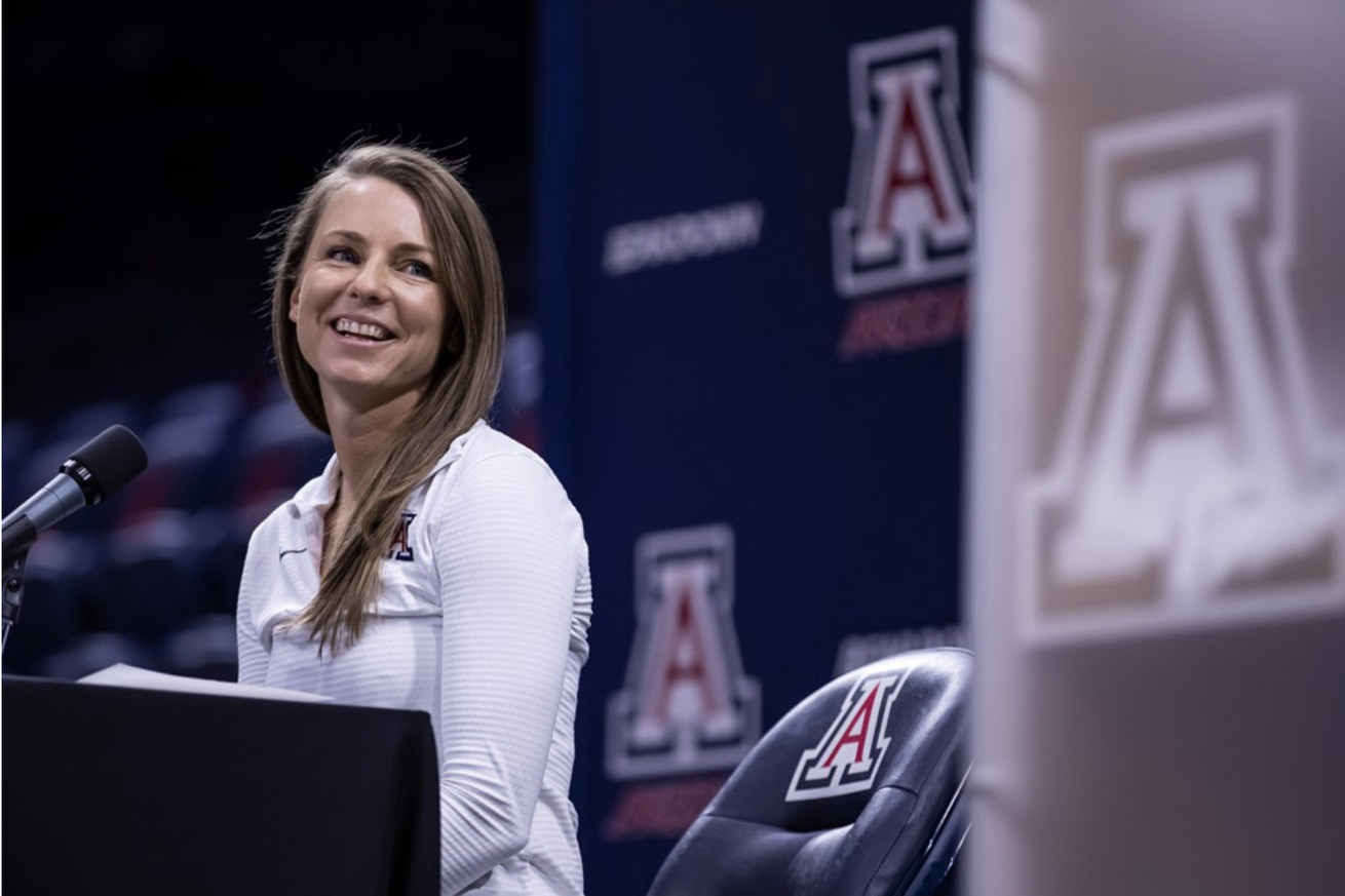 arizona-wildcats-softball-caitlin-lowe