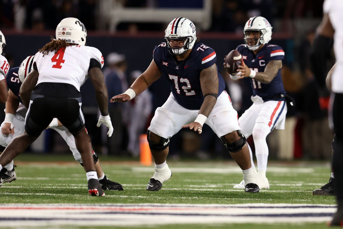 arizona-wildcats-offensive-lineman-wendell-moe-ncaa-transfer-portal-jonah-savaiinaea-josh-baker-2025