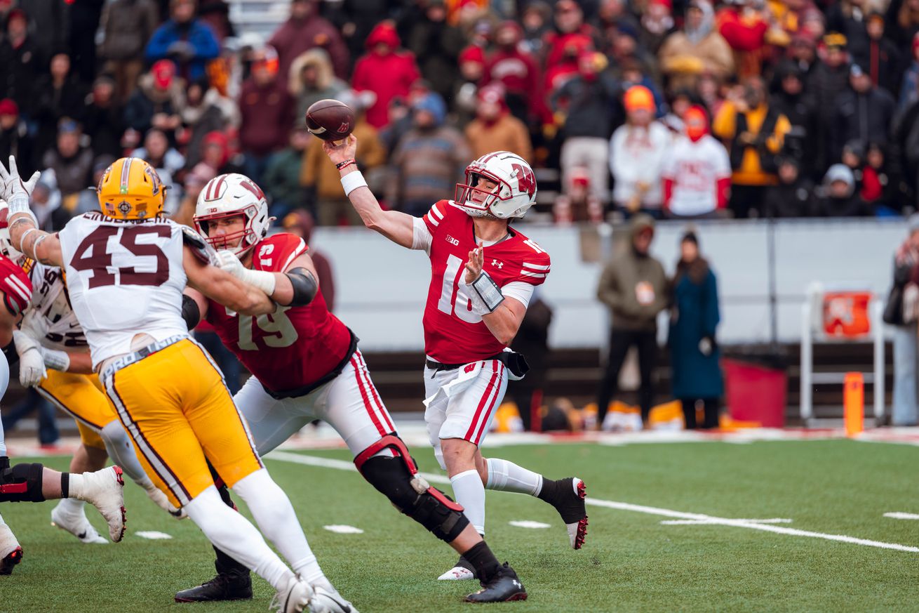 arizona-wildcats-football-transfer-pickup-braedyn-locke-quarterback-wisconsin-badgers