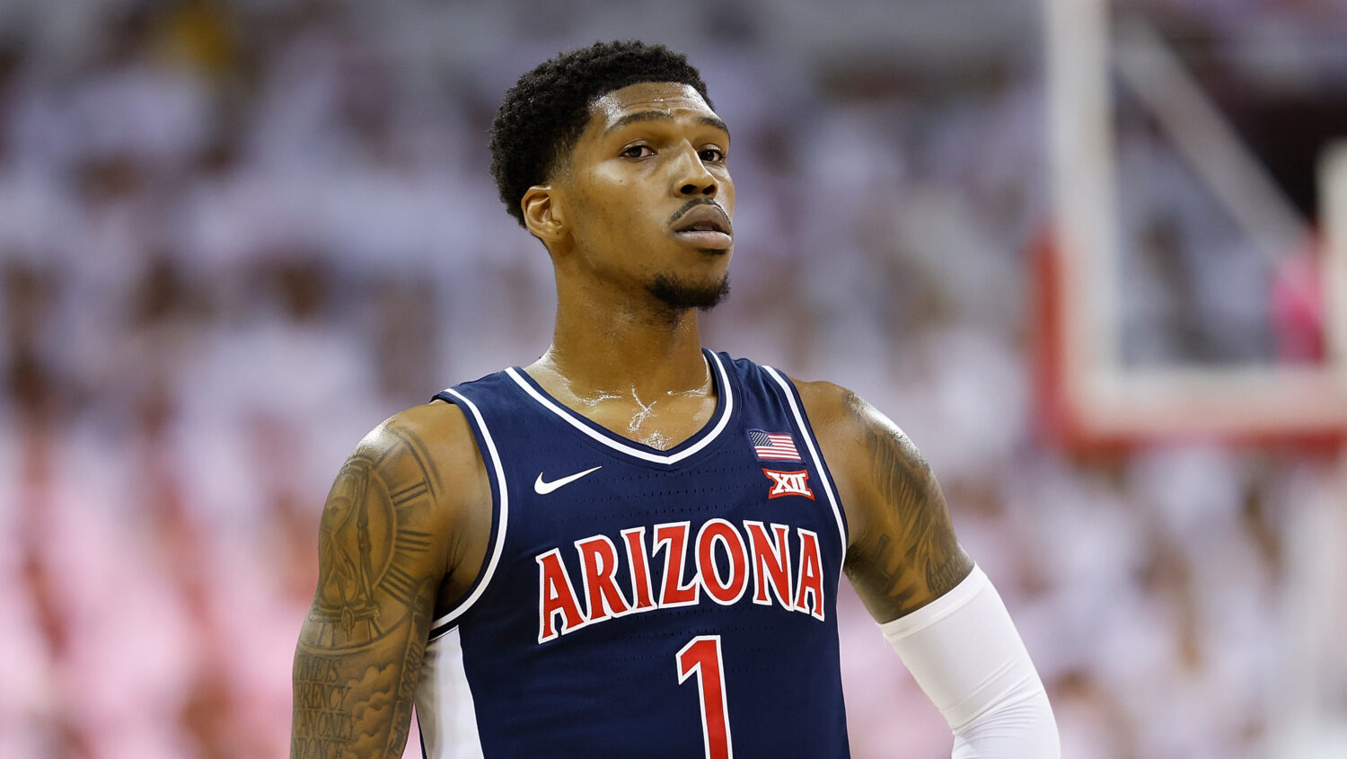 No. 24 Arizona men's basketball can't capitalize on comeback vs. West Virginia, falls below .500