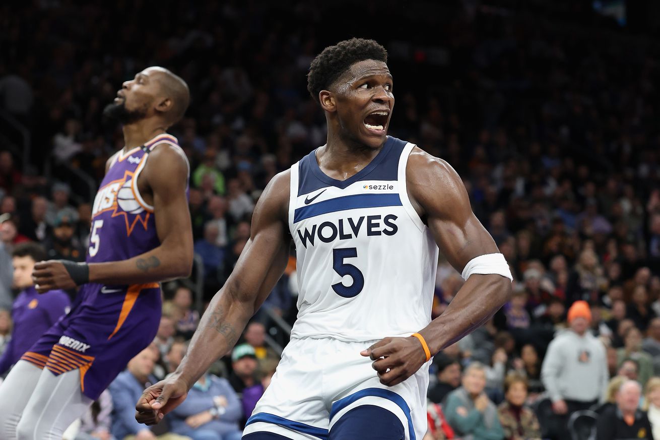 Minnesota Timberwolves v Phoenix Suns